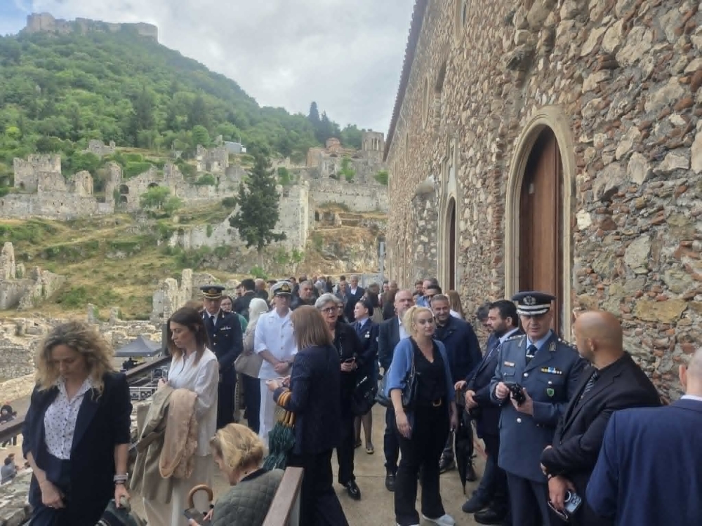 &Mu;&epsilon;&gamma;&alpha;&lambda;&omicron;&pi;&rho;&epsilon;&pi;ή &epsilon;&gamma;&kappa;&alpha;ί&nu;&iota;&alpha; &sigma;&epsilon;&hellip; &mu;&iota;&kappa;&rho;ά &tau;&epsilon;&tau;&rho;&alpha;&gamma;&omega;&nu;&iota;&kappa;ά