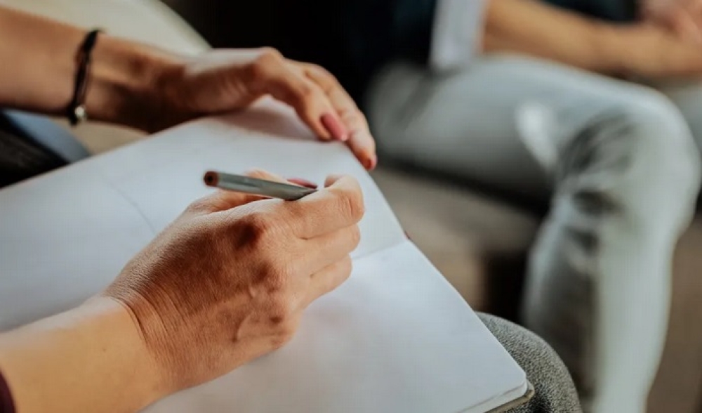 &Delta;ύ&omicron; &pi;&rho;&omicron;&sigma;&lambda;ή&psi;&epsilon;&iota;&sigmaf; &sigma;&tau;&omicron; &Kappa;έ&nu;&tau;&rho;&omicron; &Kappa;&omicron;&iota;&nu;ό&tau;&eta;&tau;&alpha;&sigmaf; &Mu;&omicron;&nu;&epsilon;&mu;&beta;&alpha;&sigma;ί&alpha;&sigmaf;