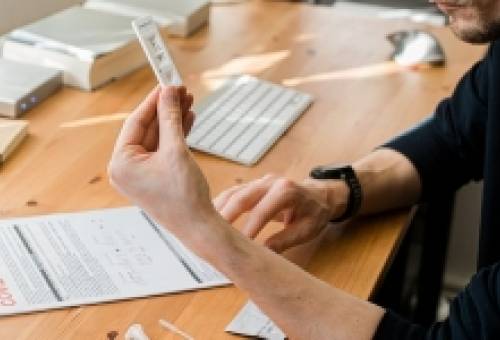 Υποχρεωτικό self test για τους εργαζόμενους στο εμπόριο