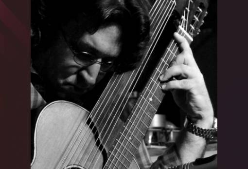 Μια φωνή και μια κιθάρα στην καστροπολιτεία της Μονεμβασιάς