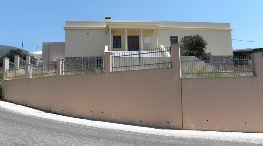 &Tau;&rho;&epsilon;&iota;&sigmaf; &theta;έ&sigma;&epsilon;&iota;&sigmaf; &epsilon;&rho;&gamma;&alpha;&sigma;ί&alpha;&sigmaf; &sigma;&tau;&omicron; &Mu;&omicron;&upsilon;&sigma;&epsilon;ί&omicron; &Nu;&epsilon;ά&pi;&omicron;&lambda;&eta;&sigmaf;