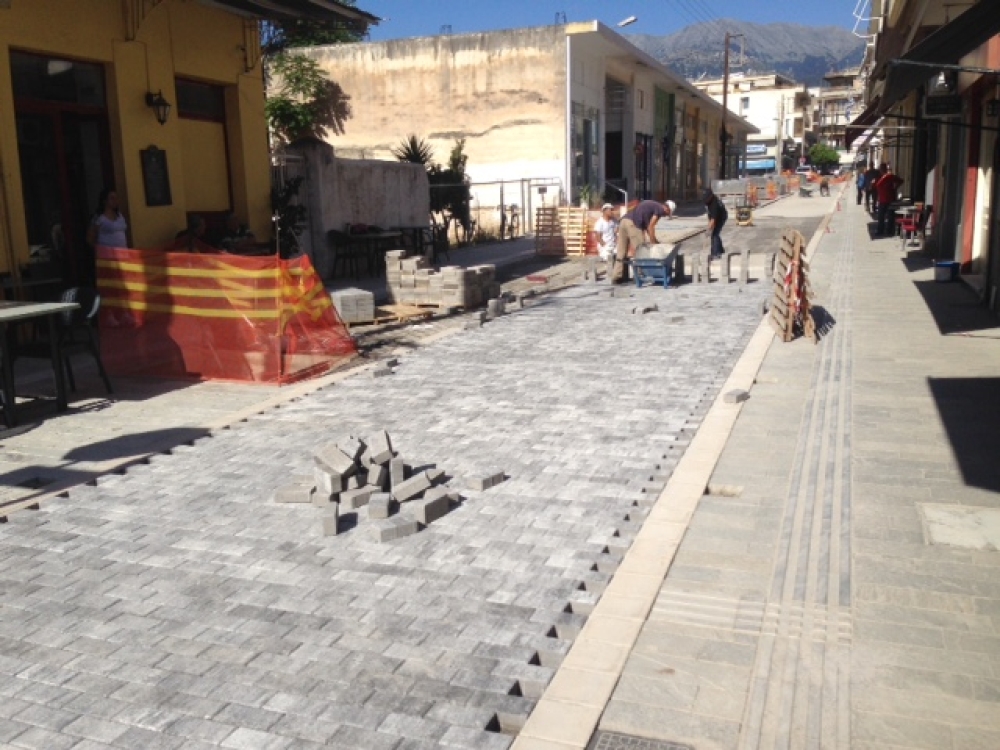 Open Mall Σπάρτης: Ιδού η Βρασίδου, ιδού κι οι κυβόλιθοι