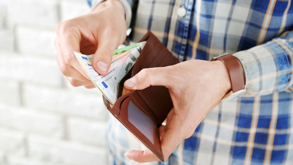 &Kappa;&alpha;&tau;ώ&tau;&alpha;&tau;&omicron;&sigmaf; &mu;&iota;&sigma;&theta;ό&sigmaf;: &Sigma;&epsilon; &delta;&eta;&mu;ό&sigma;&iota;&alpha; &delta;&iota;&alpha;&beta;&omicron;ύ&lambda;&epsilon;&upsilon;&sigma;&eta; &tau;&omicron; &nu;&omicron;&mu;&omicron;&sigma;&chi;έ&delta;&iota;&omicron;