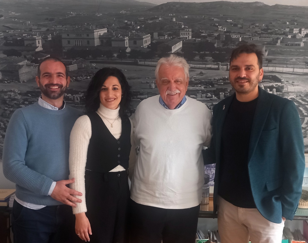 &Delta;ί&alpha;&upsilon;&lambda;&omicron;&iota; &sigma;&upsilon;&nu;&epsilon;&rho;&gamma;&alpha;&sigma;ί&alpha;&sigmaf; &mu;&epsilon;&tau;&alpha;&xi;ύ &laquo;&Delta;&iota;&alpha;&zeta;ώ&mu;&alpha;&tau;&omicron;&sigmaf;&raquo; &kappa;&alpha;&iota; &laquo;Ί&rho;&iota;&sigmaf;&raquo;