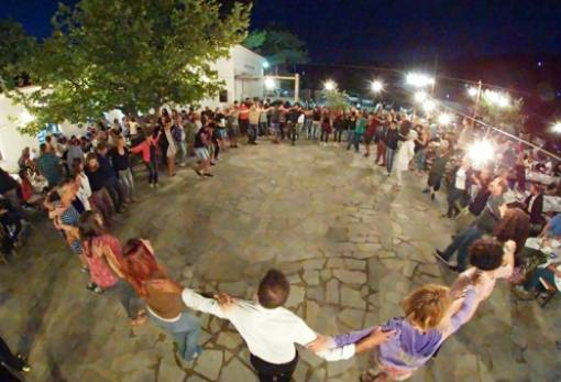 Μανιάτικο γλέντι στον Βαχό