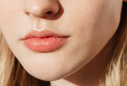 4 βήματα για να έχεις έξτρα ενυδατωμένα χείλη φέτος το καλοκαίρι