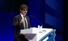 &Kappa;&omicron;&rho;&upsilon;&phi;&alpha;ί&alpha; &delta;&iota;ά&kappa;&rho;&iota;&sigma;&eta; &gamma;&iota;&alpha; &tau;&omicron;&nu; Ό&mu;&iota;&lambda;&omicron; &Beta;&Iota;&Alpha;&Nu;&Epsilon;&Xi; &sigma;&tau;&alpha; &beta;&rho;&alpha;&beta;&epsilon;ί&alpha; &tau;&omicron;&upsilon; &Epsilon;&Beta;&Epsilon;&Alpha;