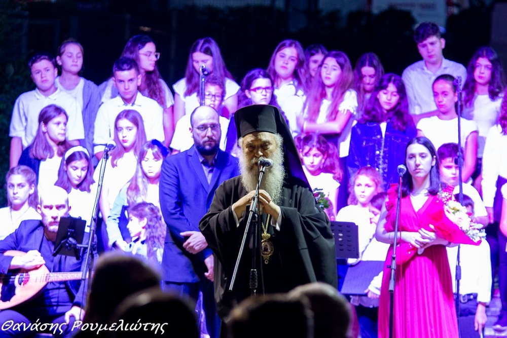 &Alpha;&iota;ώ&nu;&iota;&alpha; &sigma;&tau;&eta; &mu;&nu;ή&mu;&eta; &omicron;&iota; &alpha;&lambda;&eta;&sigma;&mu;ό&nu;&eta;&tau;&epsilon;&sigmaf; &pi;&alpha;&tau;&rho;ί&delta;&epsilon;&sigmaf; &tau;&eta;&sigmaf; &Mu;. &Alpha;&sigma;ί&alpha;&sigmaf;