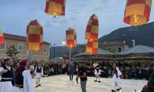 &Gamma;&iota;ό&rho;&tau;&alpha;&sigma;&alpha;&nu; &tau;&eta;&nu;&hellip; &laquo;&Alpha;&gamma;ά&pi;&eta;&raquo; &sigma;&tau;&eta;&nu; &pi;&rho;&omega;&tau;&epsilon;ύ&omicron;&upsilon;&sigma;&alpha; &tau;&eta;&sigmaf; &Tau;&sigma;&alpha;&kappa;&omega;&nu;&iota;ά&sigmaf;