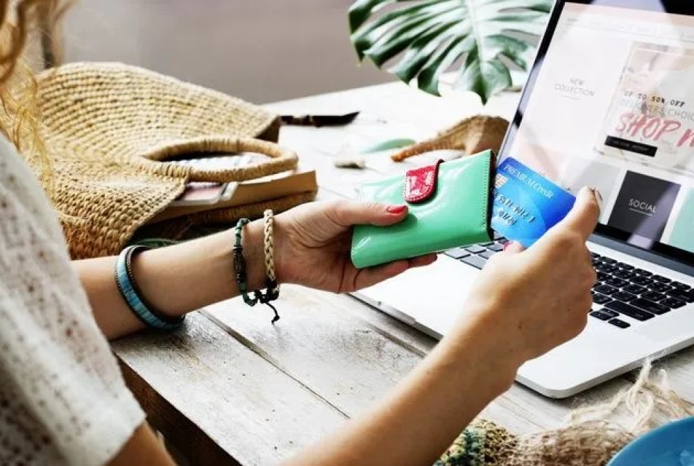 &Phi;ό&beta;&omicron;&sigmaf; &gamma;&iota;&alpha; &alpha;&pi;ά&tau;&epsilon;&sigmaf; &mu;έ&sigma;&omega; AI &sigma;&tau;&alpha; e-&psi;ώ&nu;&iota;&alpha;