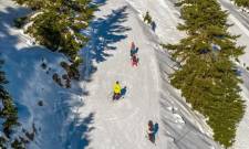 &Tau;&omicron; &Mu;&alpha;ί&nu;&alpha;&lambda;&omicron; &xi;&alpha;&nu;&alpha;&zeta;&omega;&nu;&tau;&alpha;&nu;&epsilon;ύ&epsilon;&iota; &mu;&epsilon; &chi;&iota;ό&nu;&iota; &kappa;&alpha;&iota; &pi;ί&sigma;&tau;&epsilon;&sigmaf; έ&tau;&omicron;&iota;&mu;&epsilon;&sigmaf; &gamma;&iota;&alpha; &delta;&rho;ά&sigma;&eta;