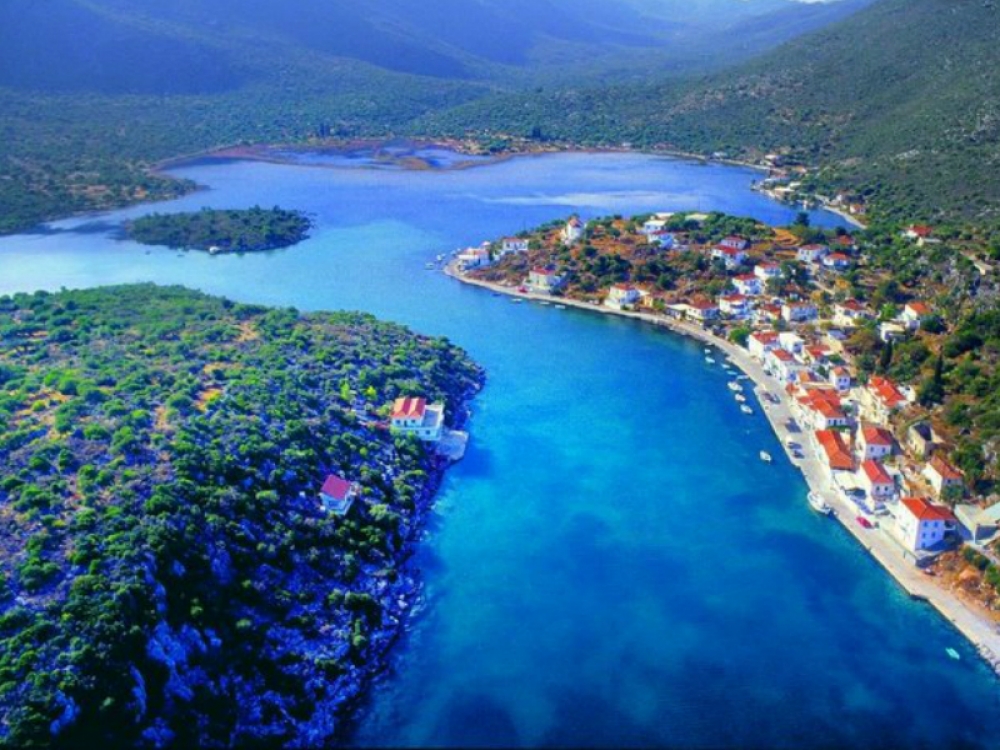 &laquo;&Pi;&omicron;&nu;&tau;ά&rho;&epsilon;&iota;&raquo; &kappa;&alpha;&iota; &sigma;&tau;&eta;&nu; &tau;&omicron;&upsilon;&rho;&iota;&sigma;&tau;&iota;&kappa;ή &alpha;&gamma;&omicron;&rho;ά &tau;&eta;&sigmaf; &Rho;&omicron;&upsilon;&mu;&alpha;&nu;ί&alpha;&sigmaf; &eta; &Pi;&epsilon;&lambda;&omicron;&pi;ό&nu;&nu;&eta;&sigma;&omicron;&sigmaf;