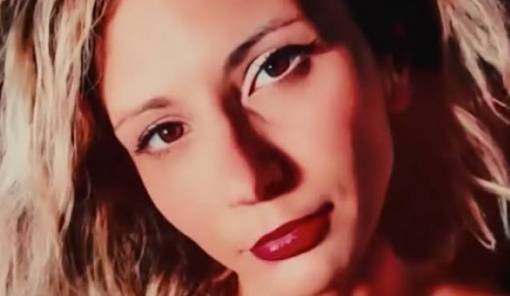 &Xi;έ&sigma;&pi;&alpha;&sigma;&mu;&alpha; &kappa;&alpha;&iota; &kappa;&alpha;&tau;ά&theta;&epsilon;&sigma;&eta; &psi;&upsilon;&chi;ή&sigmaf; &alpha;&pi;ό &tau;&eta; &Sigma;&tau;&epsilon;&phi;&alpha;&nu;&iota;ά: &laquo;&Mu;ί&lambda;&alpha;, &zeta;ή&tau;&eta;&sigma;&epsilon; &beta;&omicron;ή&theta;&epsilon;&iota;&alpha;, &delta;&epsilon;&nu; &epsilon;ί&sigma;&alpha;&iota; &mu;ό&nu;&eta;&raquo;