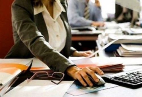 Μεταθέσεις-εξπρές στους δήμους εξετάζει η κυβέρνηση