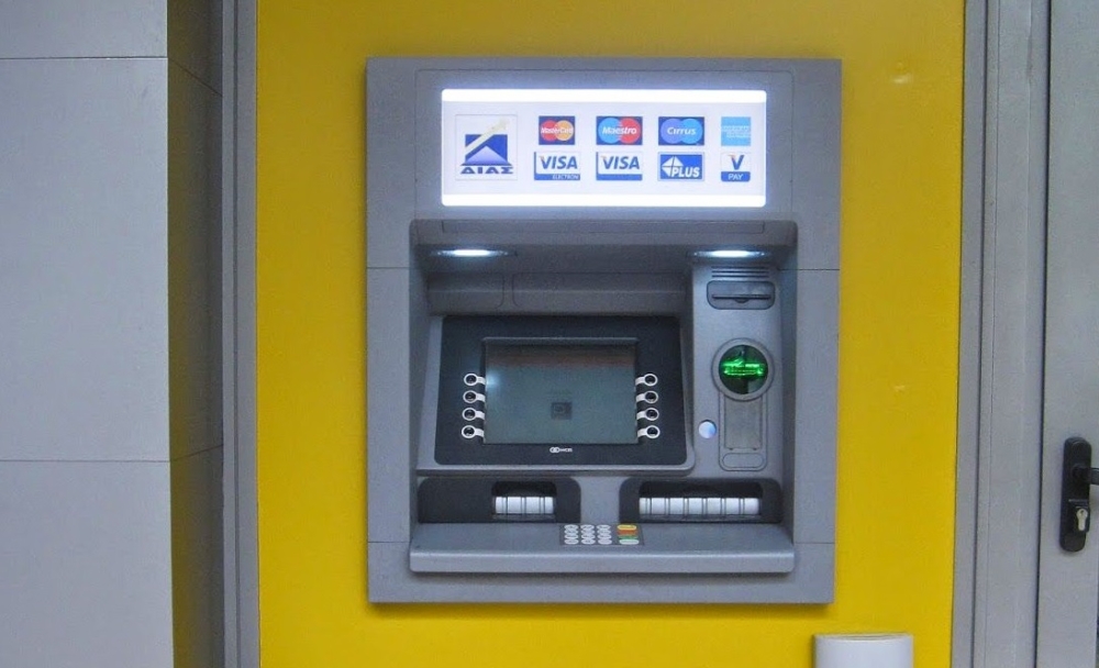 &Alpha;&lambda;&lambda;ά&zeta;&epsilon;&iota; &chi;ώ&rho;&omicron; &kappa;&alpha;&iota; &delta;&epsilon;&nu; &laquo;&chi;&alpha;&iota;&rho;&epsilon;&tau;ά&epsilon;&iota;&raquo; &tau;&omicron; ATM &sigma;&tau;&omicron; &Gamma;&epsilon;&rho;ά&kappa;&iota;