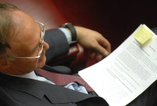 Οικονομική «βίβλο» κατέθεσε ο Πέτρος Δούκας στο συνέδριο της ΝΔ