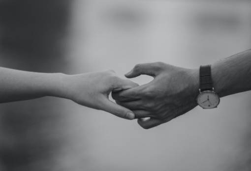 Η ψυχολογία πίσω από τα επαναλαμβανόμενα μοτίβα στις σχέσεις