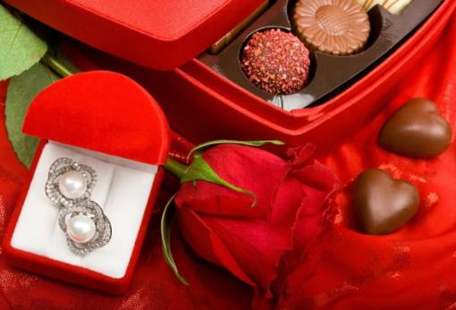 Η Σπάρτη έχει τους βαλεντίνους της και ο έρωτας την τιμητική του! (VIDEO)