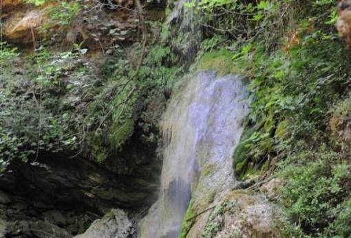 Κύθηρα, Νεράιδα ή Φόνισσα;