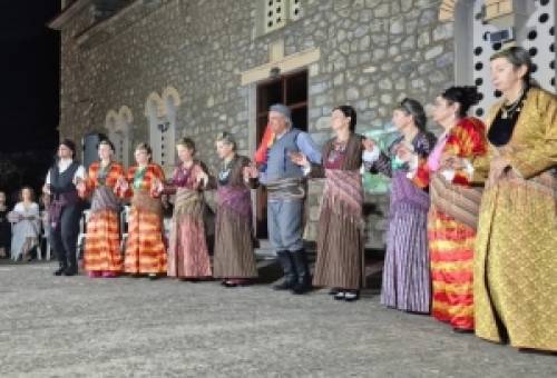 Με παράδοση και «μουχαμπέτι» τίμησαν τον Πόντο στο Καστρί Καστορείου