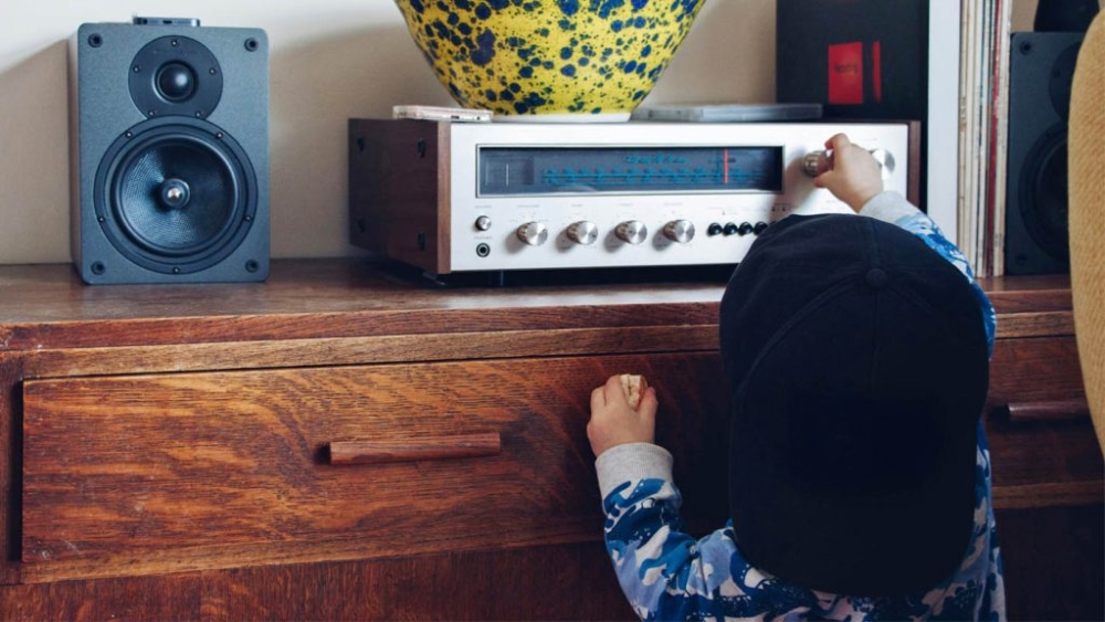 &Tau;&omicron; &delta;&iota;&kappa;ό &sigma;&alpha;&sigmaf; &sigma;&chi;ό&lambda;&iota;&omicron;: &Pi;&alpha;&rho;ά&delta;&epsilon;&iota;&gamma;&mu;&alpha; &kappa;&omicron;&iota;&nu;&omega;&nu;&iota;&kappa;ή&sigmaf; &alpha;&nu;&alpha;&iota;&sigma;&theta;&eta;&sigma;ί&alpha;&sigmaf;