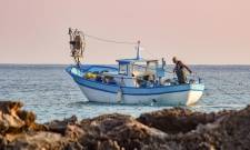 &Alpha;&lambda;&iota;&epsilon;ί&alpha;: &Chi;&rho;&eta;&mu;&alpha;&tau;&omicron;&delta;&omicron;&tau;&iota;&kappa;ή &delta;&rho;ά&sigma;&eta; &gamma;&iota;&alpha; &tau;&omicron;&nu; &epsilon;&kappa;&sigma;&upsilon;&gamma;&chi;&rho;&omicron;&nu;&iota;&sigma;&mu;ό &alpha;&lambda;&iota;&epsilon;&upsilon;&tau;&iota;&kappa;ώ&nu; &sigma;&kappa;&alpha;&phi;ώ&nu;