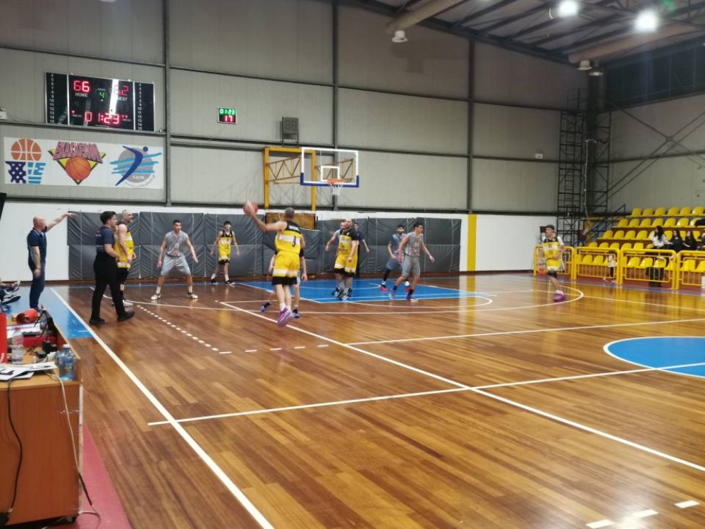 &Alpha;1΄ &Epsilon;&Kappa;&Alpha;&Sigma;&Kappa;&Epsilon;&Nu;&Omicron;&Pi;: &Sigma;&tau;&eta; &mu;ά&chi;&eta; &tau;&omega;&nu; &pi;&lambda;έ&iota;-ά&omicron;&upsilon;&tau; &rho;ί&chi;&nu;&omicron;&nu;&tau;&alpha;&iota; &Sigma;&pi;&alpha;&rho;&tau;&iota;&alpha;&tau;&iota;&kappa;ό&sigmaf; &kappa;&alpha;&iota; &Alpha;&theta;&lambda;έ&omega;&nu;