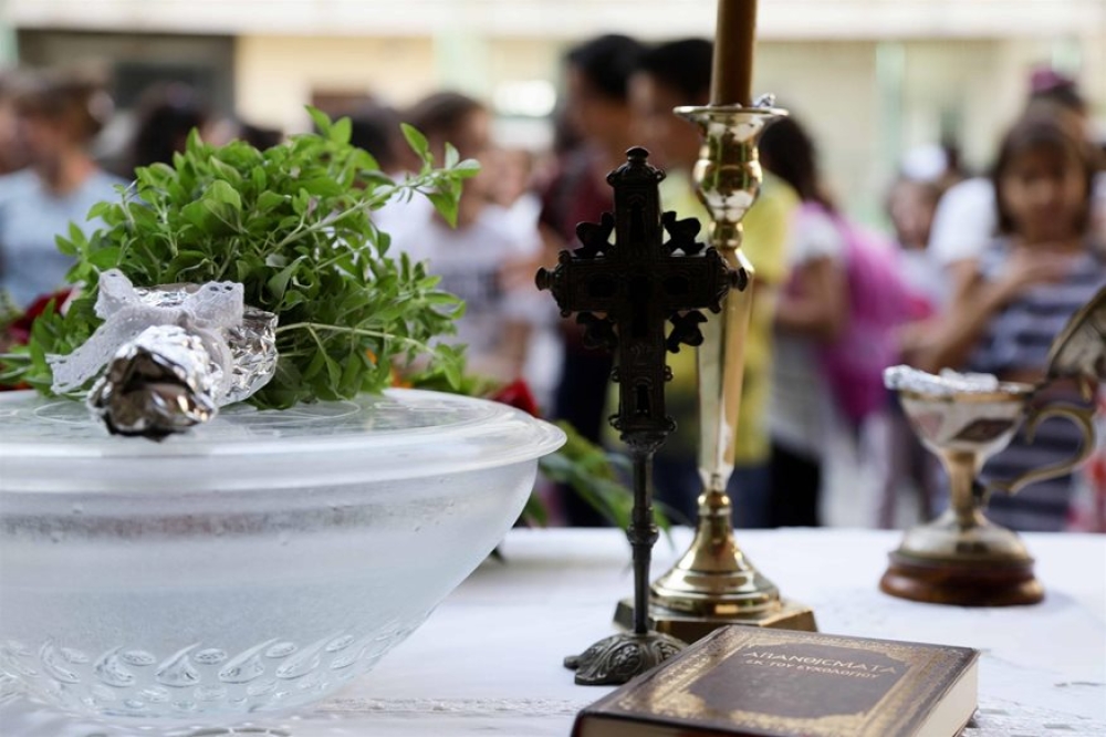 &Alpha;&nu;&omicron;ί&gamma;&omicron;&upsilon;&nu; &alpha;ύ&rho;&iota;&omicron; &mu;&epsilon; &alpha;&gamma;&iota;&alpha;&sigma;&mu;ό &tau;&alpha; &sigma;&chi;&omicron;&lambda;&epsilon;ί&alpha; &sigma;&tau;&eta; &Lambda;&alpha;&kappa;&omega;&nu;ί&alpha;