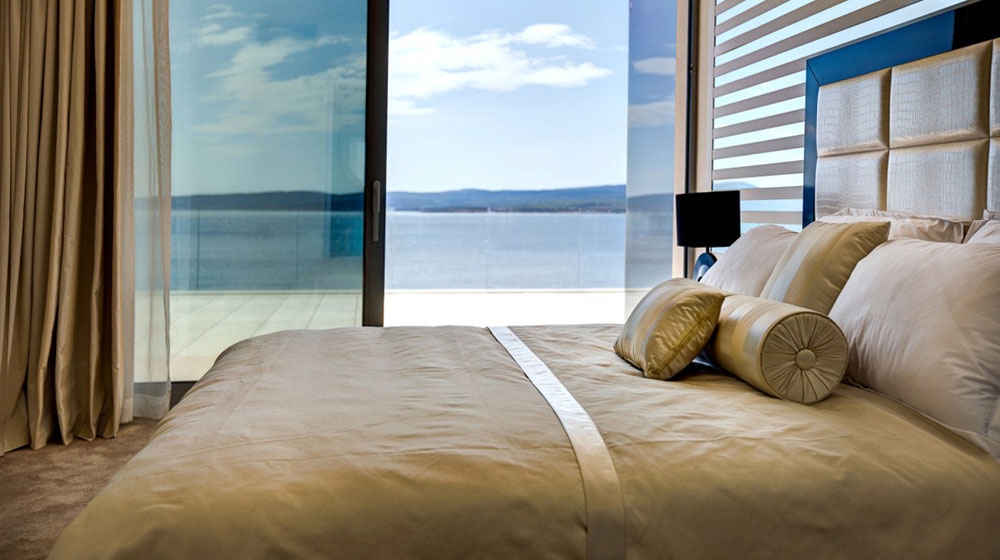 &Alpha;&lambda;&lambda;&alpha;&gamma;έ&sigmaf; &sigma;&tau;&omicron; &tau;&omicron;&upsilon;&rho;&iota;&sigma;&tau;&iota;&kappa;ό &mu;&omicron;&nu;&tau;έ&lambda;&omicron; &phi;έ&rho;&nu;&omicron;&upsilon;&nu; &pi;ί&epsilon;&sigma;&eta; &sigma;&tau;&alpha; &xi;&epsilon;&nu;&omicron;&delta;&omicron;&chi;&epsilon;ί&alpha;