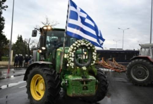Κλιμακώνεται η ανησυχία σε τουρισμό και εμπόριο λόγω του παρατεταμένου αδιεξόδου στα μπλόκα