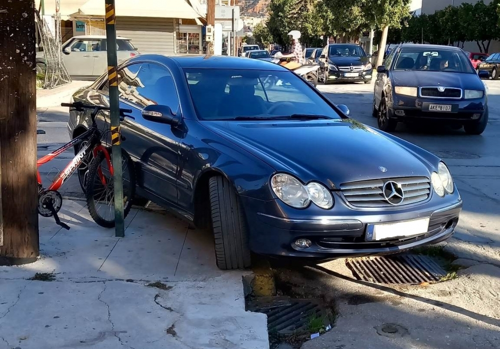 &Epsilon;&kappa;&epsilon;ί &tau;&omicron;&nu; &beta;ό&lambda;&epsilon;&psi;&epsilon;!