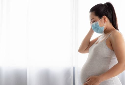 «Καμπανάκι» για εγκύους: Σχεδόν στο διπλάσιο ο κίνδυνος νόσησης από κοροναϊό