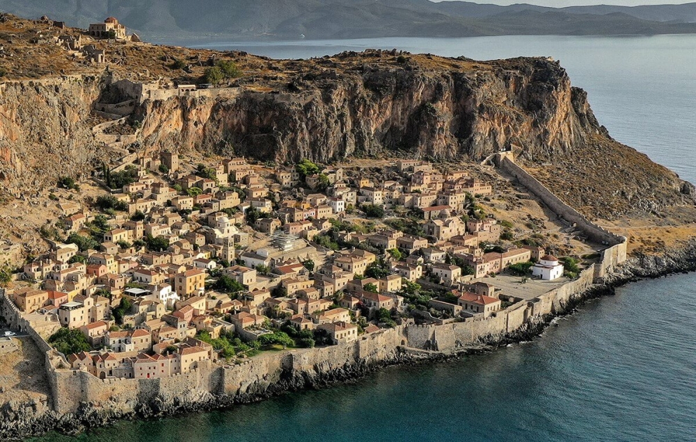 &Omicron; &pi;&rho;&omicron;&omicron;&rho;&iota;&sigma;&mu;ό&sigmaf; &Lambda;&alpha;&kappa;&omega;&nu;ί&alpha; &gamma;&omicron;&eta;&tau;&epsilon;ύ&epsilon;&iota; &tau;&eta; &delta;&iota;&epsilon;&theta;&nu;ή &tau;&omicron;&upsilon;&rho;&iota;&sigma;&tau;&iota;&kappa;ή &alpha;&gamma;&omicron;&rho;ά