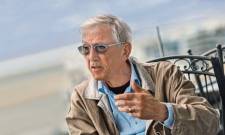 &Theta;&omicron;&delta;&omega;&rho;ή&sigmaf; &Kappa;&alpha;&lambda;&lambda;&iota;&phi;&alpha;&tau;ί&delta;&eta;&sigmaf;: &laquo;&Omicron; &pi;&alpha;&tau;έ&rho;&alpha;&sigmaf; &mu;&epsilon; έ&kappa;&alpha;&nu;&epsilon; ά&nu;&theta;&rho;&omega;&pi;&omicron; &kappa;&iota; &eta; &mu;&eta;&tau;έ&rho;&alpha; &mu;&omicron;&upsilon; &sigma;&upsilon;&gamma;&gamma;&rho;&alpha;&phi;έ&alpha;&raquo;