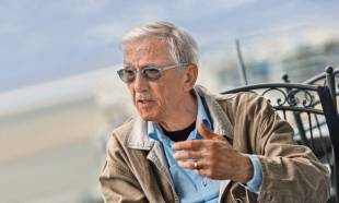 &Theta;&omicron;&delta;&omega;&rho;ή&sigmaf; &Kappa;&alpha;&lambda;&lambda;&iota;&phi;&alpha;&tau;ί&delta;&eta;&sigmaf;: &laquo;&Omicron; &pi;&alpha;&tau;έ&rho;&alpha;&sigmaf; &mu;&epsilon; έ&kappa;&alpha;&nu;&epsilon; ά&nu;&theta;&rho;&omega;&pi;&omicron; &kappa;&iota; &eta; &mu;&eta;&tau;έ&rho;&alpha; &mu;&omicron;&upsilon; &sigma;&upsilon;&gamma;&gamma;&rho;&alpha;&phi;έ&alpha;&raquo;
