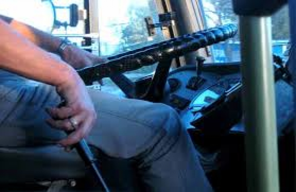 &Delta;ύ&omicron; &pi;&rho;&omicron;&sigma;&lambda;ή&psi;&epsilon;&iota;&sigmaf; &omicron;&delta;&eta;&gamma;ώ&nu; &sigma;&tau;&eta;&nu; &Pi;&Epsilon; &Lambda;&alpha;&kappa;&omega;&nu;ί&alpha;&sigmaf;