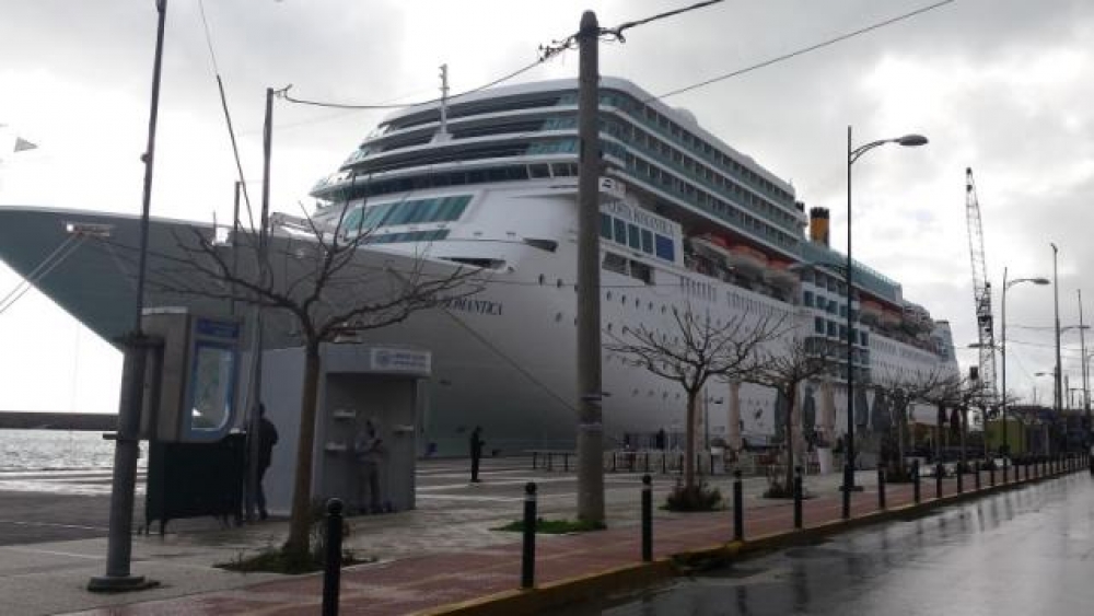 &Epsilon;&pi;&iota;&beta;ά&tau;&epsilon;&sigmaf; &tau;&omicron;&upsilon; Costa Romantica &sigma;&epsilon; &Mu;ά&nu;&eta; &kappa;&alpha;&iota; &Mu;&upsilon;&sigma;&tau;&rho;ά