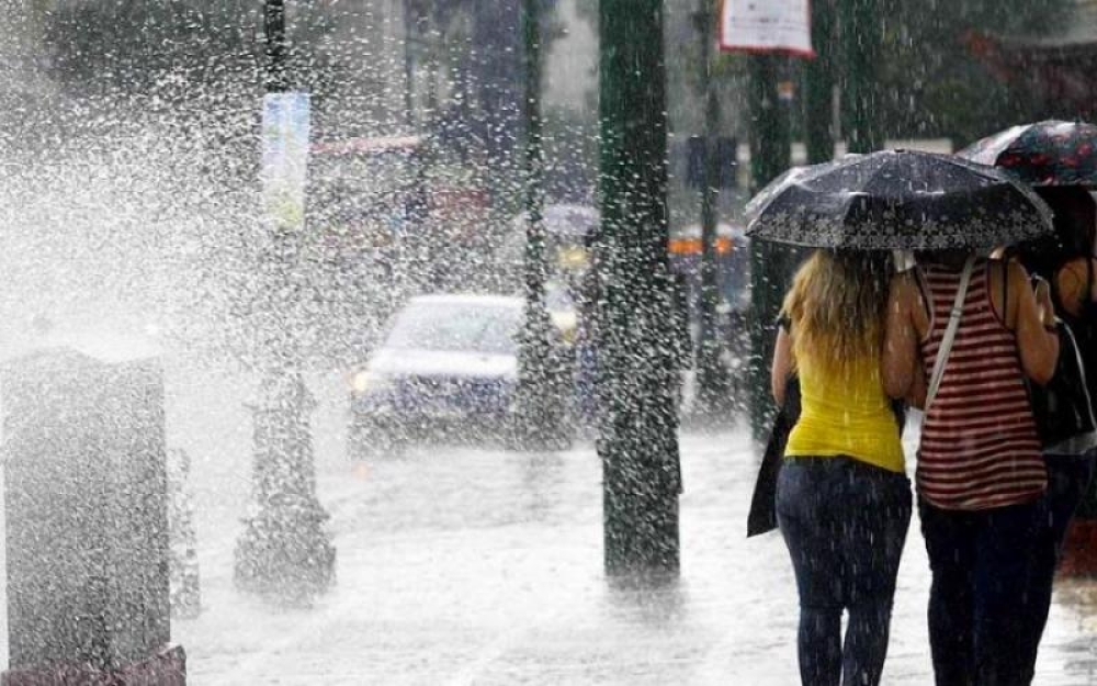 &Kappa;&alpha;&iota;&rho;ό&sigmaf;: &Omicron; &Theta;&omicron;&delta;&omega;&rho;ή&sigmaf; &Kappa;&omicron;&lambda;&upsilon;&delta;ά&sigmaf; &epsilon;&xi;&eta;&gamma;&epsilon;ί &gamma;&iota;&alpha;&tau;ί &beta;&rho;έ&chi;&epsilon;&iota; &kappa;ά&theta;&epsilon; &mu;έ&rho;&alpha; &Iota;&omicron;ύ&nu;&iota;&omicron; &mu;ή&nu;&alpha;