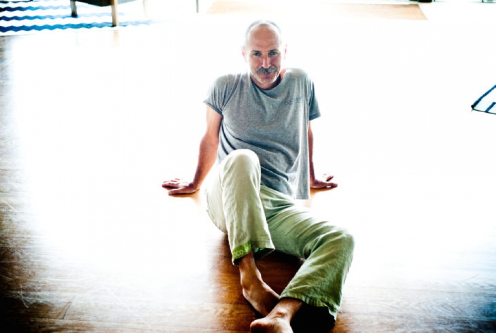 &laquo;&Tau;&iota; &kappa;&alpha;&kappa;ό έ&chi;&omicron;&upsilon;&nu; &tau;&alpha; &sigma;&alpha;&nu;&delta;ά&lambda;&iota;&alpha;;&raquo;