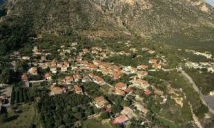 &Kappa;ά&tau;&omicron;&iota;&kappa;&omicron;&iota; &Kappa;&alpha;&lambda;&upsilon;&beta;ί&omega;&nu; &Sigma;&omicron;&chi;ά&sigmaf;: &laquo;&Eta; &alpha;&nu;&omicron;&chi;ή &mu;&alpha;&sigmaf; &epsilon;&xi;&alpha;&nu;&tau;&lambda;ή&theta;&eta;&kappa;&epsilon;&raquo;
