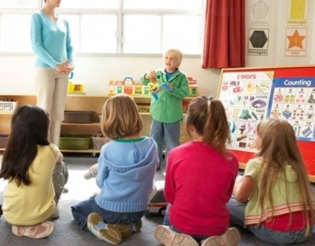 &Epsilon;&pi;&iota;&pi;&lambda;έ&omicron;&nu; 10.000 &pi;&alpha;&iota;&delta;&iota;ά &sigma;&tau;&omicron;&upsilon;&sigmaf; &pi;&alpha;&iota;&delta;&iota;&kappa;&omicron;ύ&sigmaf; &sigma;&tau;&alpha;&theta;&mu;&omicron;ύ&sigmaf;