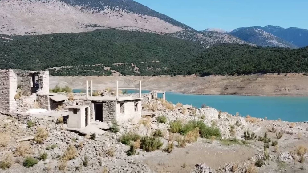 Λειψυδρία: «Χάθηκε» η μισή Λίμνη Μόρνου σε λιγότερο από 4 χρόνια