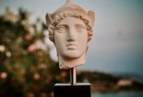 «Χρυσά» ταμεία στα μνημεία ή εμπορευματοποίηση;