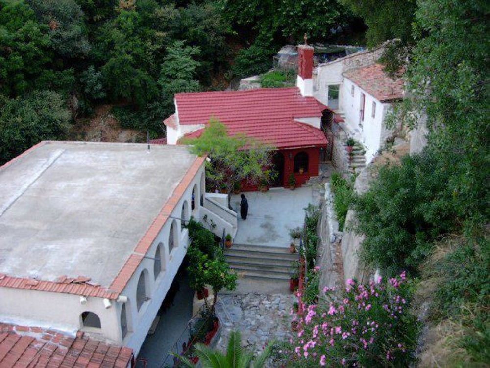 &Iota;&epsilon;&rho;έ&sigmaf; &alpha;&gamma;&rho;&upsilon;&pi;&nu;ί&epsilon;&sigmaf; &sigma;&tau;&eta; &Mu;&omicron;&nu;ή &Kappa;&alpha;&sigma;&tau;&rho;ί&omicron;&upsilon; &Lambda;&alpha;&kappa;&epsilon;&delta;&alpha;ί&mu;&omicron;&nu;&omicron;&sigmaf;