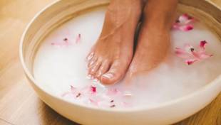 Foot spa &sigma;&tau;&omicron; &sigma;&pi;ί&tau;&iota;: &Tau;&omicron; &pi;&iota;&omicron; &epsilon;ύ&kappa;&omicron;&lambda;&omicron; &tau;&epsilon;&lambda;&epsilon;&tau;&omicron;&upsilon;&rho;&gamma;&iota;&kappa;ό &gamma;&iota;&alpha; &xi;&epsilon;&kappa;&omicron;ύ&rho;&alpha;&sigma;&tau;&alpha; &pi;ό&delta;&iota;&alpha;