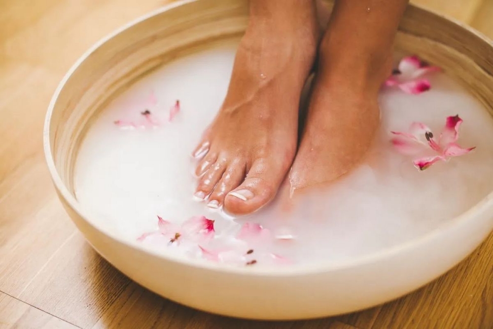 Foot spa &sigma;&tau;&omicron; &sigma;&pi;ί&tau;&iota;: &Tau;&omicron; &pi;&iota;&omicron; &epsilon;ύ&kappa;&omicron;&lambda;&omicron; &tau;&epsilon;&lambda;&epsilon;&tau;&omicron;&upsilon;&rho;&gamma;&iota;&kappa;ό &gamma;&iota;&alpha; &xi;&epsilon;&kappa;&omicron;ύ&rho;&alpha;&sigma;&tau;&alpha; &pi;ό&delta;&iota;&alpha;