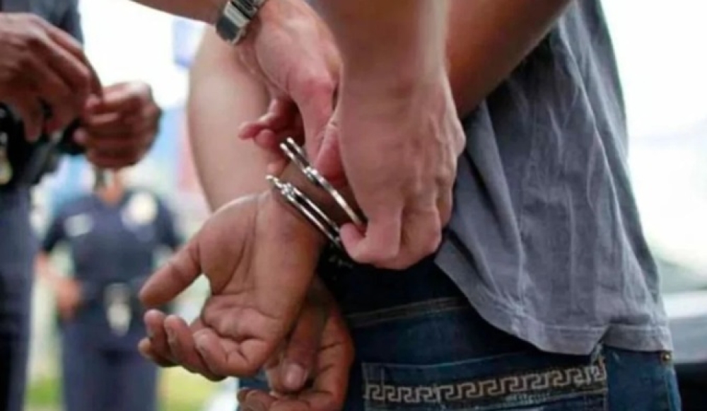 &Sigma;&phi;&alpha;ί&rho;&epsilon;&sigmaf; &kappa;&alpha;&iota; &kappa;ά&nu;&nu;&alpha;&beta;&eta; έ&phi;&epsilon;&rho;&alpha;&nu; &delta;ύ&omicron; &sigma;&upsilon;&lambda;&lambda;ή&psi;&epsilon;&iota;&sigmaf; &sigma;&tau;&eta; &Lambda;&alpha;&kappa;&omega;&nu;ί&alpha;
