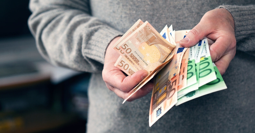 &Delta;&iota;&alpha;&theta;έ&sigma;&iota;&mu;&omicron; &epsilon;&iota;&sigma;ό&delta;&eta;&mu;&alpha;: &Alpha;ύ&xi;&eta;&sigma;&eta; 7,3% &sigma;&tau;&omicron; &gamma;&rsquo; &tau;&rho;ί&mu;&eta;&nu;&omicron; &tau;&omicron;&upsilon; 2024