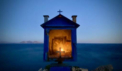 &laquo;&Tau;&omicron; &gamma;&epsilon;&lambda;&alpha;&sigma;&tau;ό &pi;&alpha;&iota;&delta;ί&raquo;: Έ&nu;&alpha; &tau;&rho;&alpha;&gamma;&omicron;ύ&delta;&iota; &pi;&omicron;&upsilon; έ&gamma;&iota;&nu;&epsilon; &iota;&sigma;&tau;&omicron;&rho;ί&alpha; &sigma;&tau;&eta;&nu; &omicron;&theta;ό&nu;&eta; &tau;&eta;&sigmaf; &Kappa;&iota;&nu;&eta;&mu;&alpha;&tau;&omicron;&gamma;&rho;&alpha;&phi;&iota;&kappa;ή&sigmaf; &Lambda;έ&sigma;&chi;&eta;&sigmaf; &laquo;&Rho;ό&delta;&omicron;&nu;&raquo;