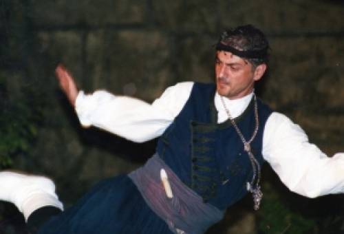 «Από τον χορευτή στον πρωτοχορευτή»: Ένα ξεχωριστό σεμινάριο κρητικού χορού στη Νεάπολη